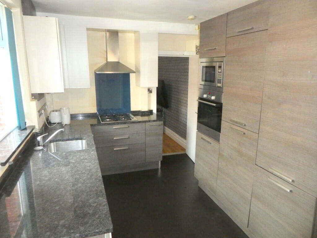 5 bed End of Terrace for rent in Stockport. From MCR Move - Manchester