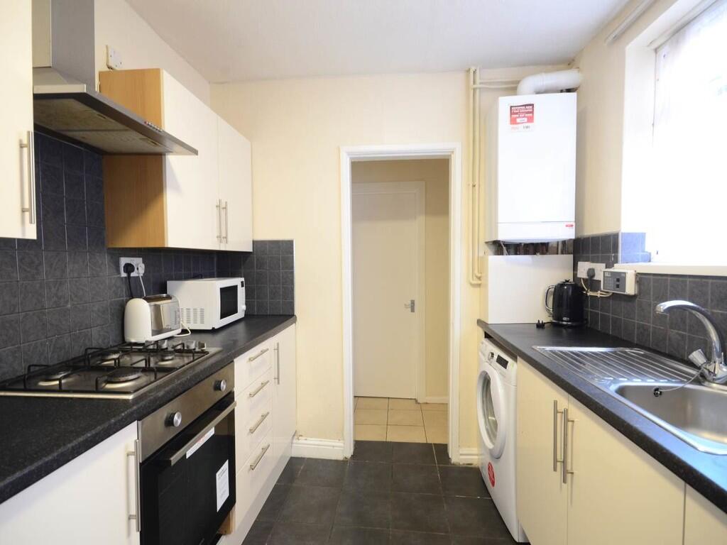 4 bed Mid Terraced House for rent in Liverpool. From MCR Move - Manchester 4 bed Mid Terraced House for rent in Liverpool. From MCR Move - Manchester