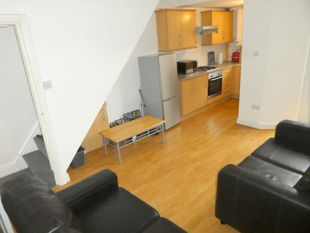 3 bed Mid Terraced House for rent in Manchester. From MCR Move - Manchester