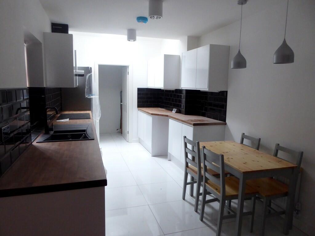5 bed Mid Terraced House for rent in Liverpool. From MCR Move - Manchester 5 bed Mid Terraced House for rent in Liverpool. From MCR Move - Manchester