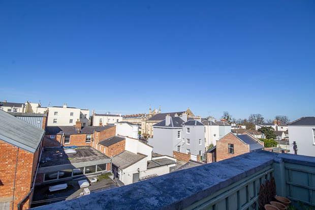 2 bed Apartment for rent in Cheltenham. From ME And You Estate Agents - Cheltenham