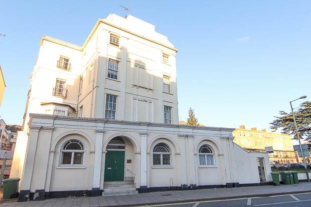 2 bed 1st Floor Flat for rent in Prestbury. From ME And You Estate Agents - Cheltenham