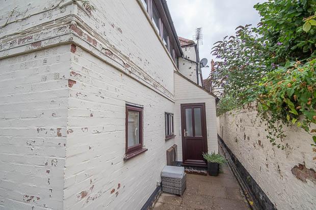 2 bed Apartment for rent in Tewkesbury. From ME And You Estate Agents - Cheltenham 2 bed Apartment for rent in Tewkesbury. From ME And You Estate Agents - Cheltenham