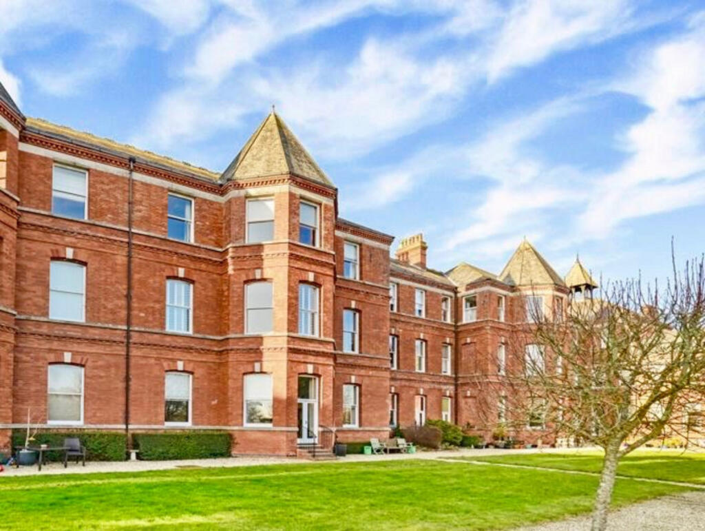 2 bed 1st Floor Flat for rent in Charlton Down. From Meyers Estate Agents - Poundbury