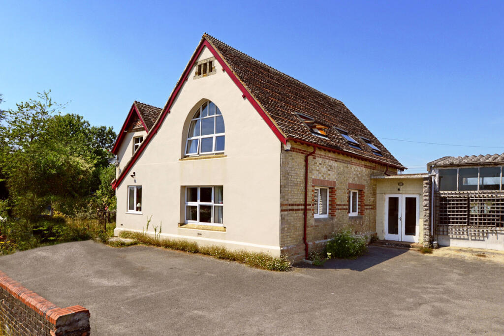 2 bed 1st Floor Flat for rent in Toller Porcorum. From Meyers Estate Agents - Poundbury