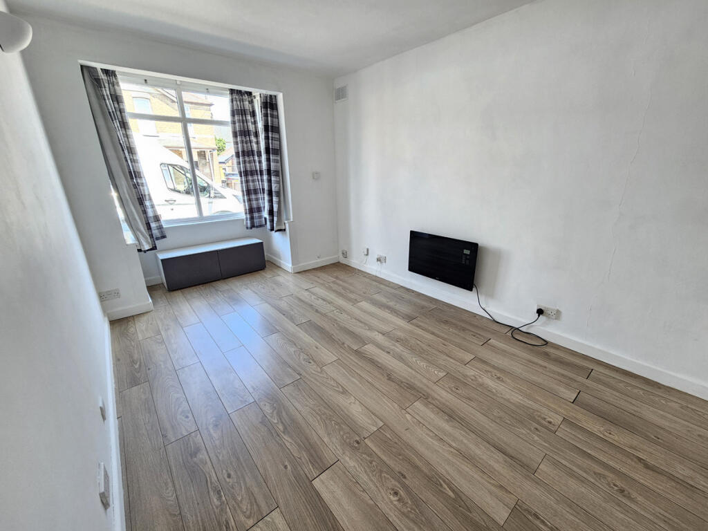 1 bed Apartment for rent in Dorchester. From Meyers Estate Agents - Poundbury 1 bed Apartment for rent in Dorchester. From Meyers Estate Agents - Poundbury