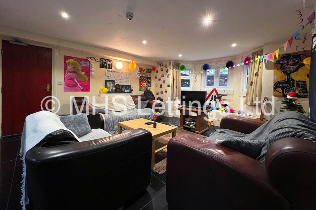 8 bed Mid Terraced House for rent in Leeds. From MHS Lettings - Leeds
