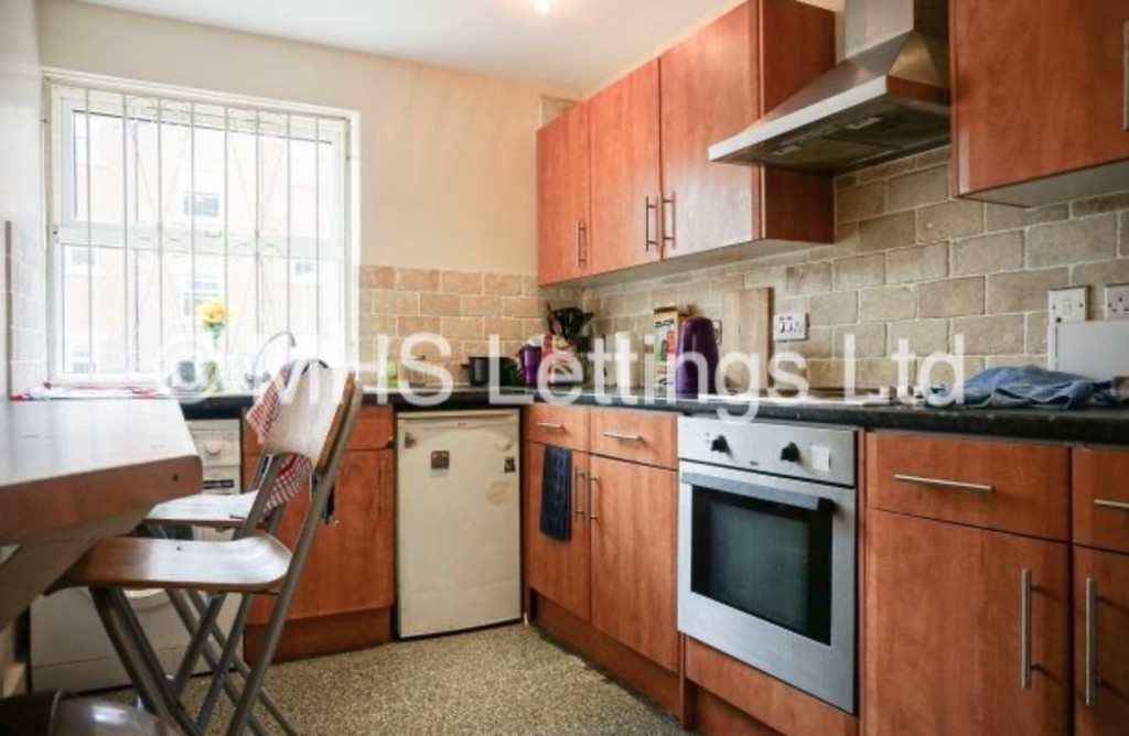 5 bed Ground Floor Flat for rent in Leeds. From MHS Lettings - Leeds