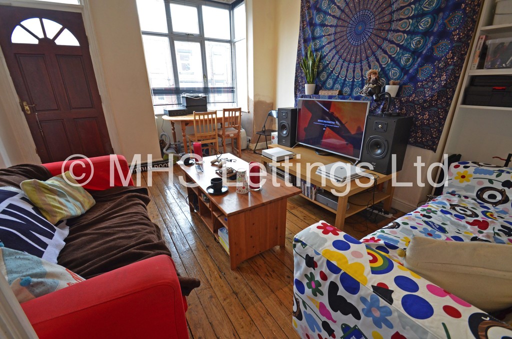 3 bed Mid Terraced House for rent in Leeds. From MHS Lettings - Leeds
