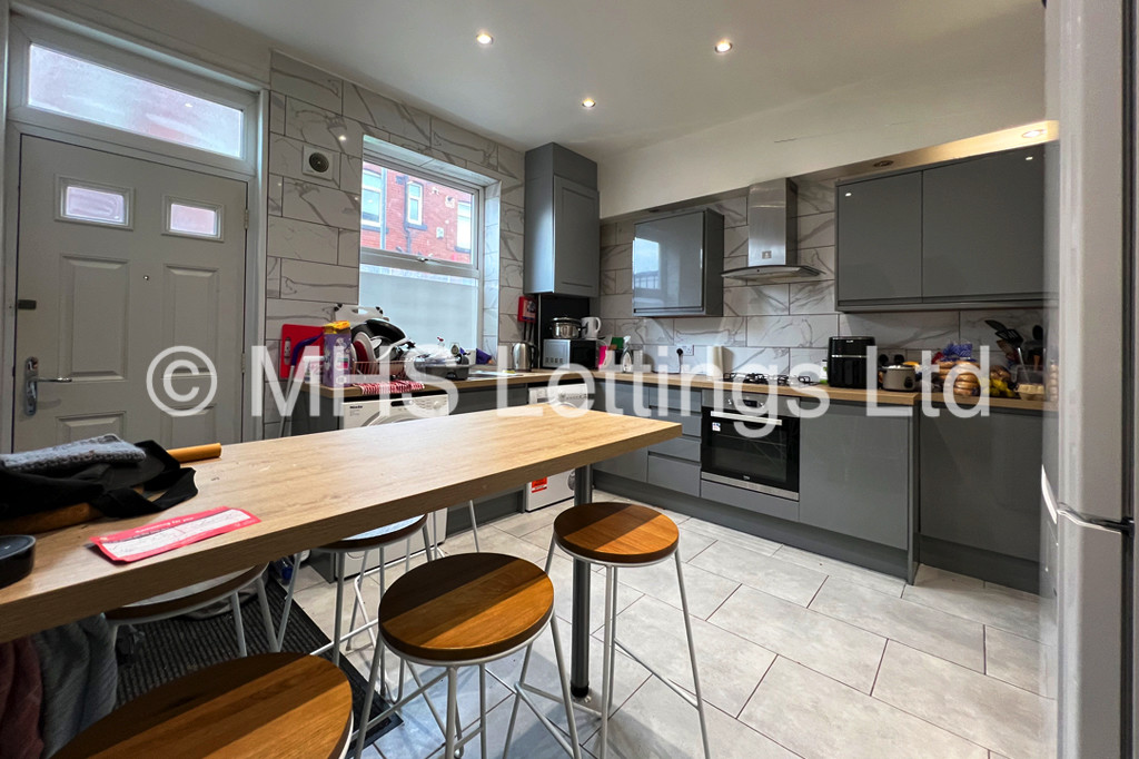 6 bed Mid Terraced House for rent in Leeds. From MHS Lettings - Leeds 6 bed Mid Terraced House for rent in Leeds. From MHS Lettings - Leeds