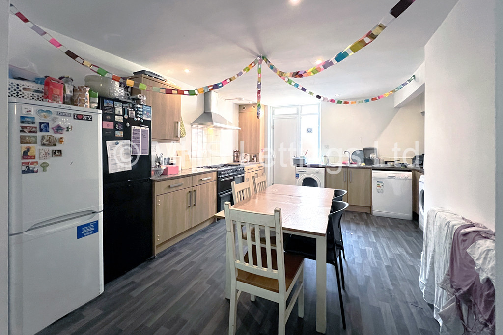 4 bed Mid Terraced House for rent in Leeds. From MHS Lettings - Leeds