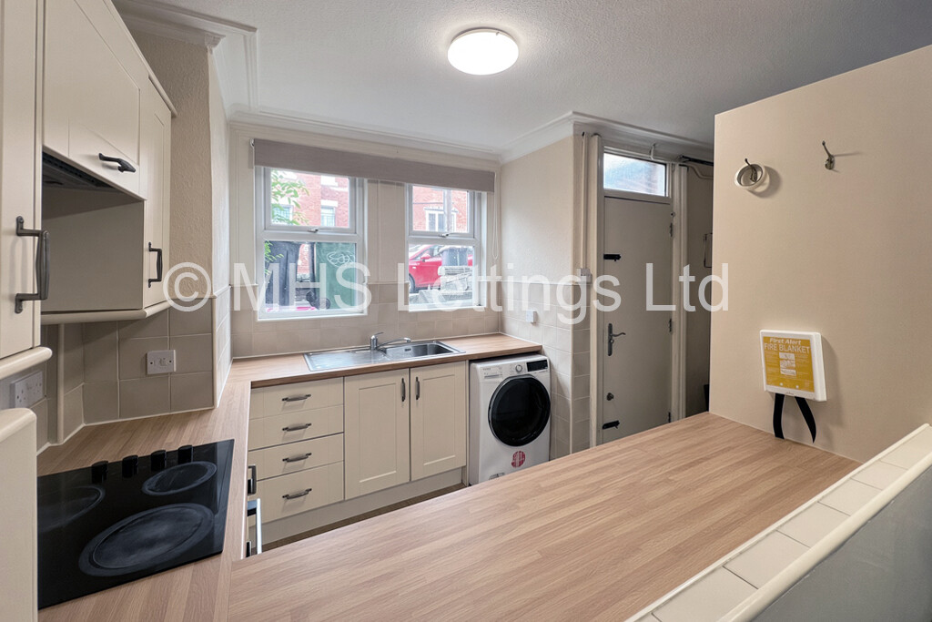 3 bed Mid Terraced House for rent in Leeds. From MHS Lettings - Leeds