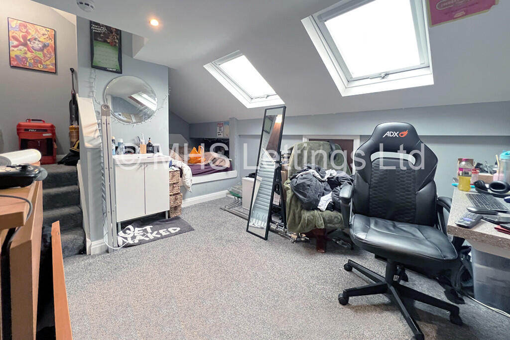 0 bed Studio for rent in Leeds. From MHS Lettings - Leeds