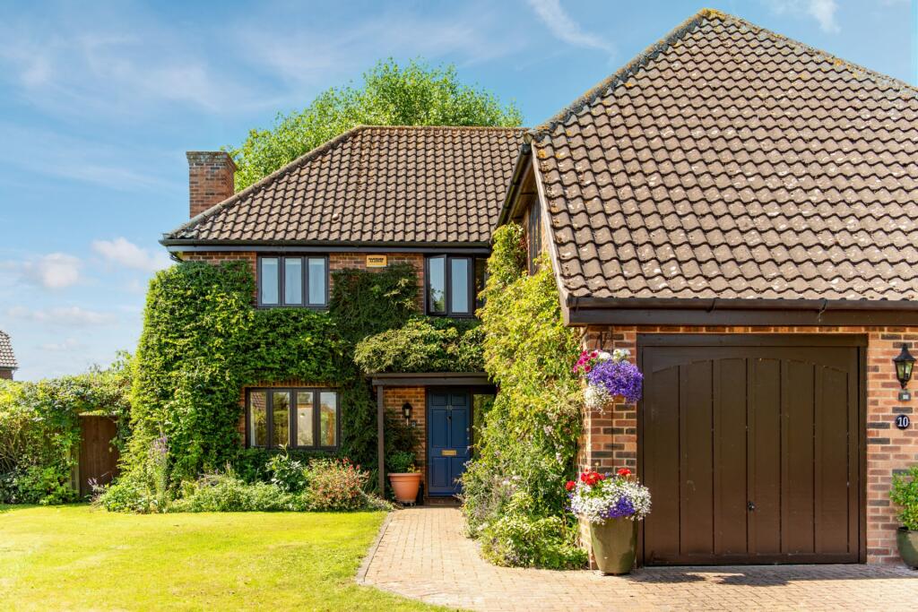 4 bed Detached for rent in Oving. From Michael Graham - Aylesbury