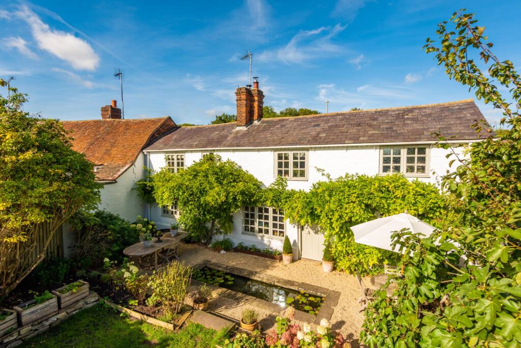 3 bed Cottage for rent in Bierton. From Michael Graham - Aylesbury