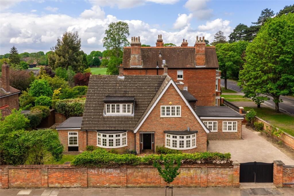 5 bed Detached for rent in Bedford. From Michael Graham - Bedford 5 bed Detached for rent in Bedford. From Michael Graham - Bedford