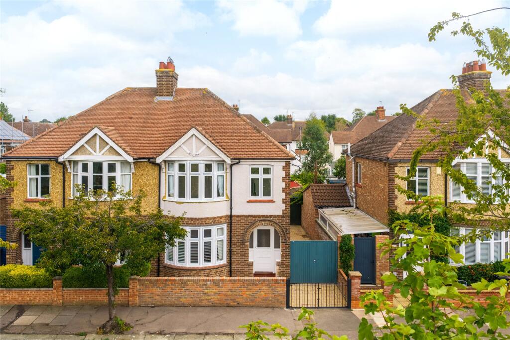 3 bed Semi Detached for rent in Bedford. From Michael Graham - Bedford