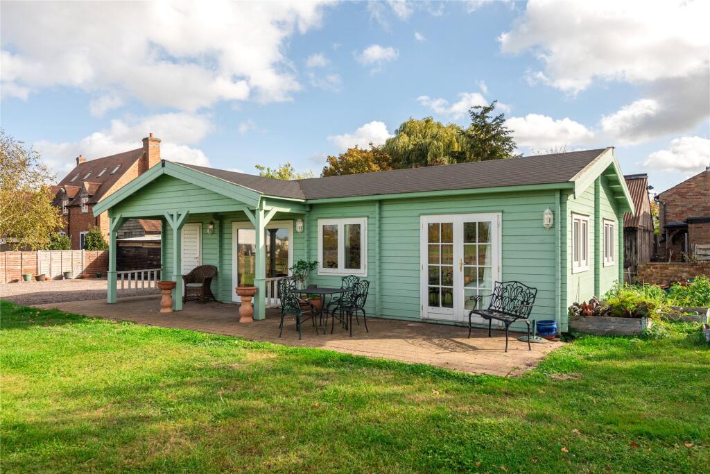 2 bed Bungalow for rent in Hatch. From Michael Graham - Bedford