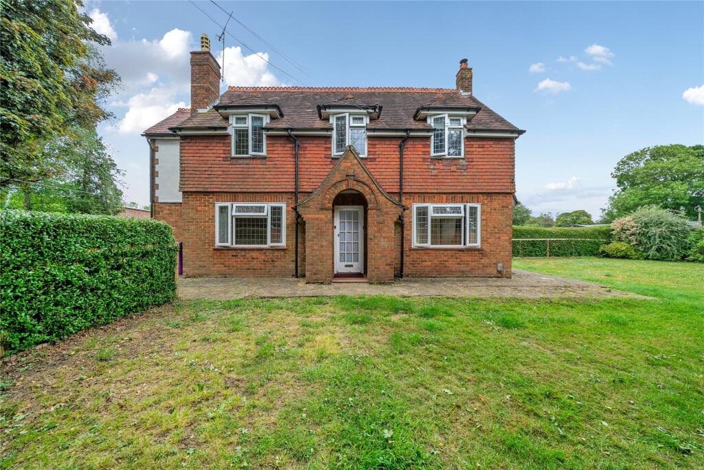 4 bed Detached for rent in Mangrove Green. From Michael Graham - Hitchin 4 bed Detached for rent in Mangrove Green. From Michael Graham - Hitchin