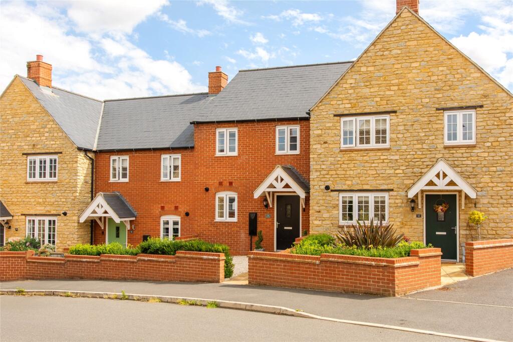 2 bed Mid Terraced House for rent in Silverstone. From Michael Graham - Towcester 2 bed Mid Terraced House for rent in Silverstone. From Michael Graham - Towcester