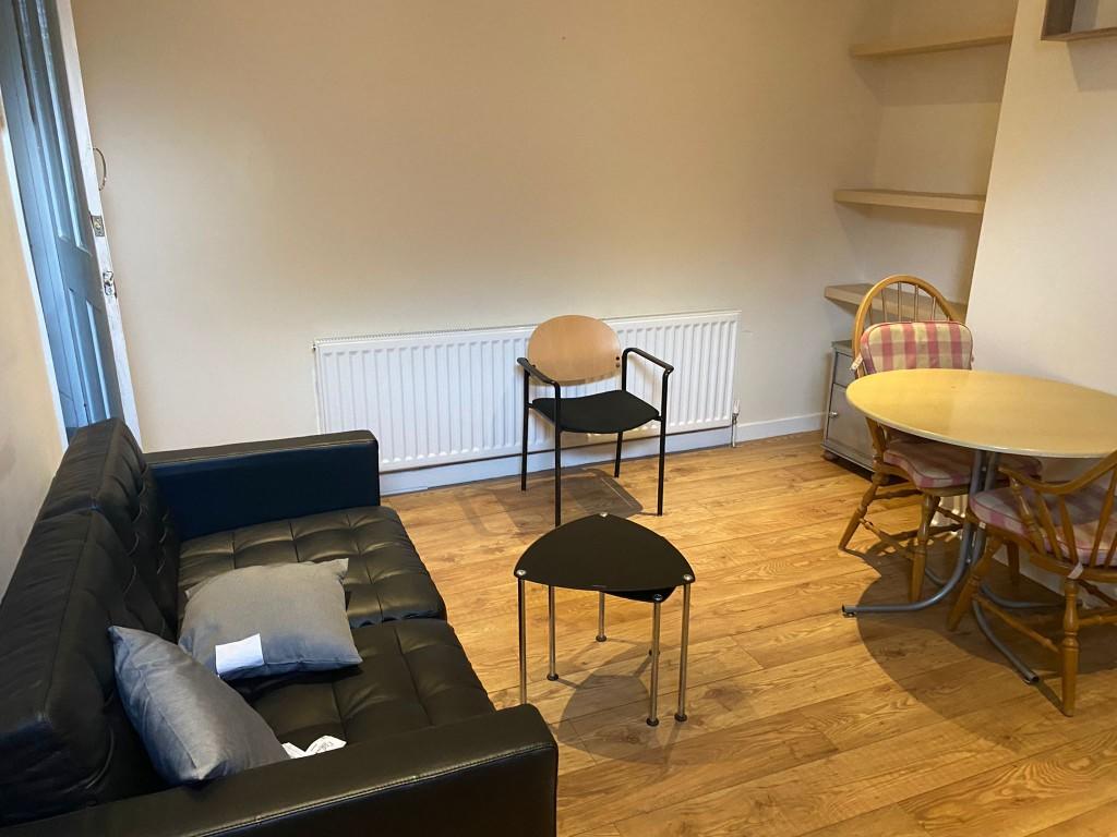 2 bed Mid Terraced House for rent in Leeds. From Virtue Estate Agents