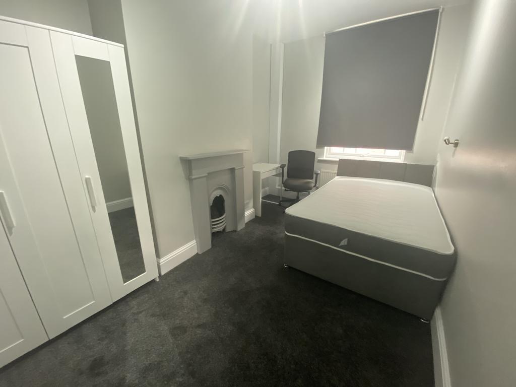 4 bed Mid Terraced House for rent in Leeds. From Virtue Estate Agents