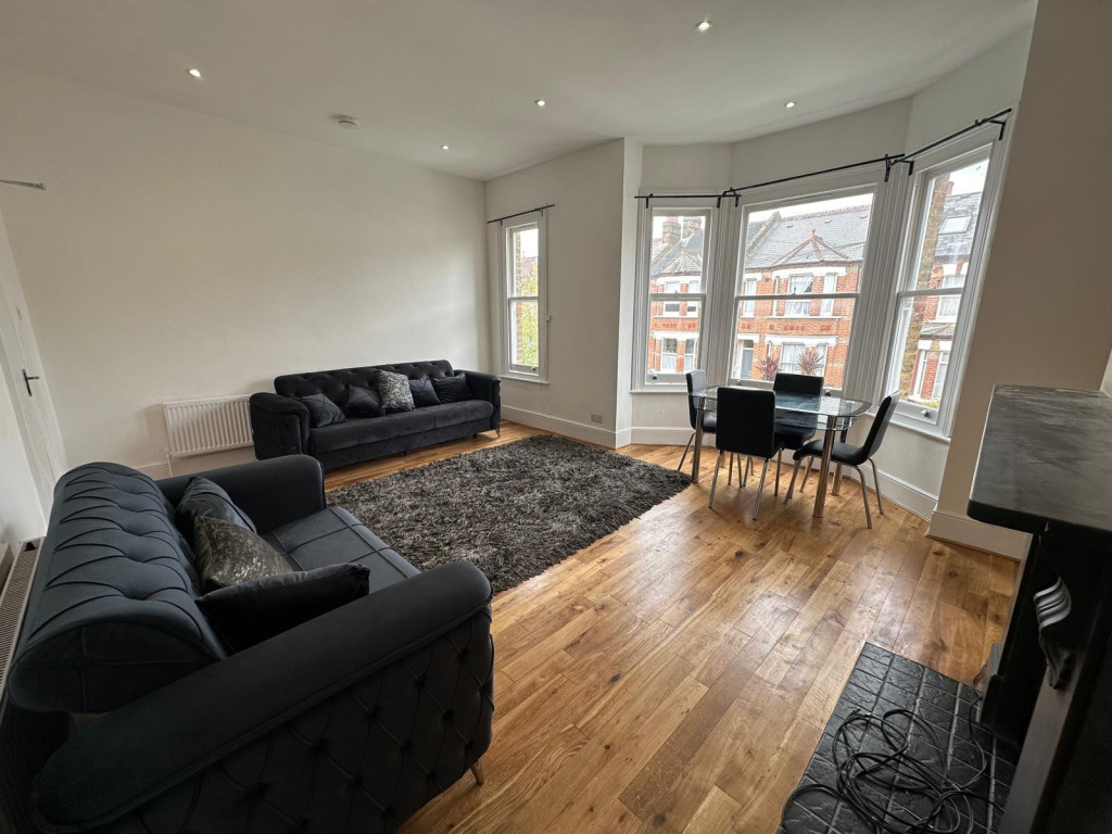 3 bed Student Flat for rent in London. From We Can Properties