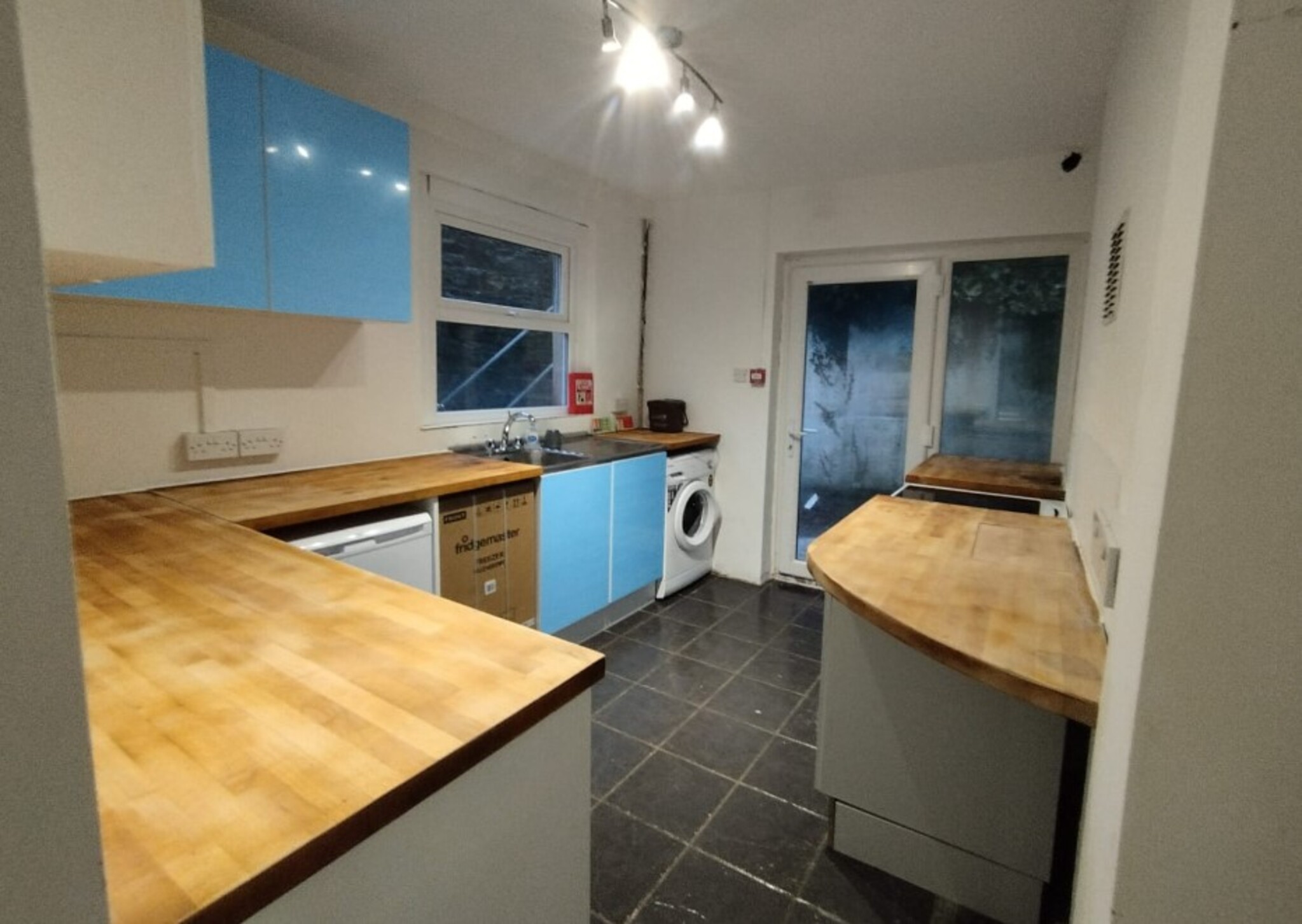 4 bed End of Terrace for rent in Swansea. From Mirador Property Lettings - Swansea