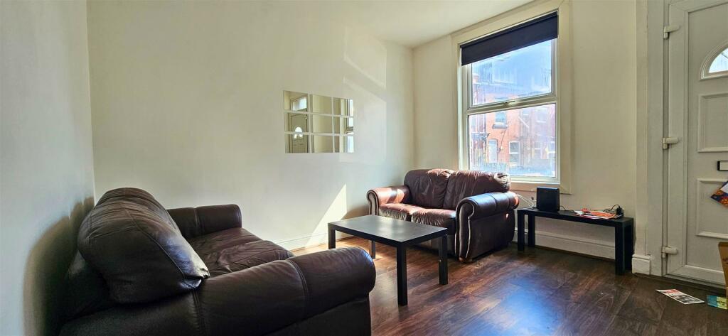 5 bed Detached for rent in Leeds. From Abode - Leeds 5 bed Detached for rent in Leeds. From Abode - Leeds