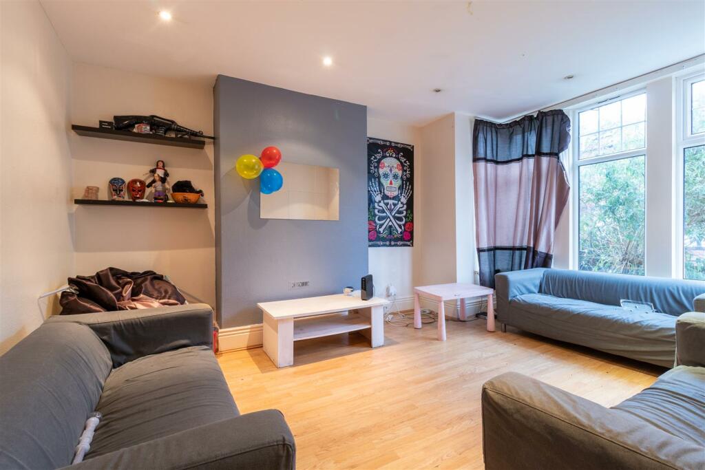 7 bed Detached for rent in Leeds. From Abode - Leeds 7 bed Detached for rent in Leeds. From Abode - Leeds