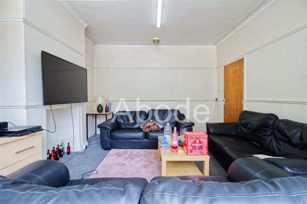 9 bed Detached for rent in Leeds. From Abode - Leeds 9 bed Detached for rent in Leeds. From Abode - Leeds