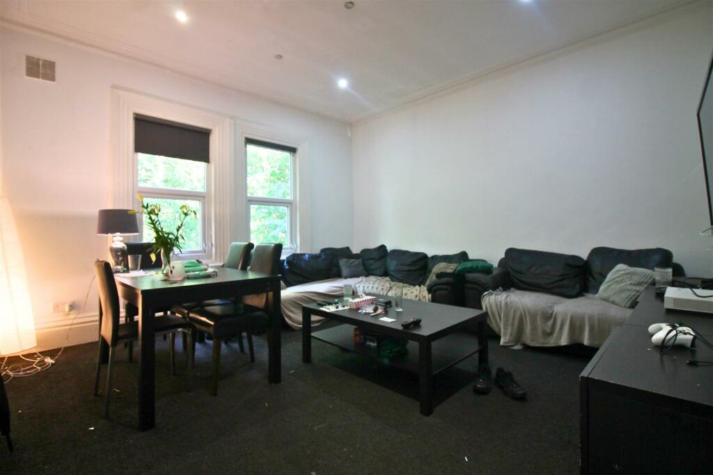 7 bed Detached for rent in Leeds. From Abode - Leeds 7 bed Detached for rent in Leeds. From Abode - Leeds