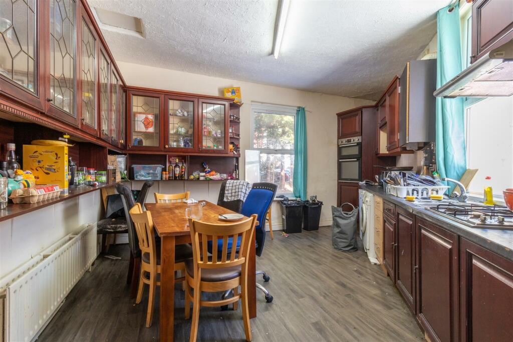 8 bed Detached for rent in Leeds. From Abode - Leeds 8 bed Detached for rent in Leeds. From Abode - Leeds