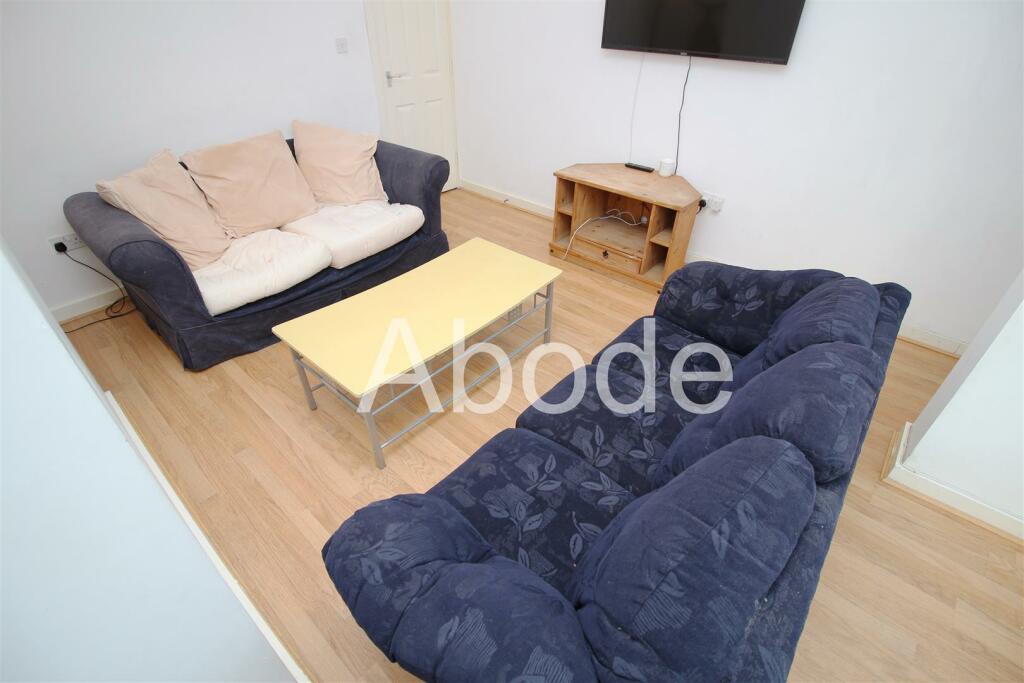 6 bed Detached for rent in Leeds. From Abode - Leeds 6 bed Detached for rent in Leeds. From Abode - Leeds