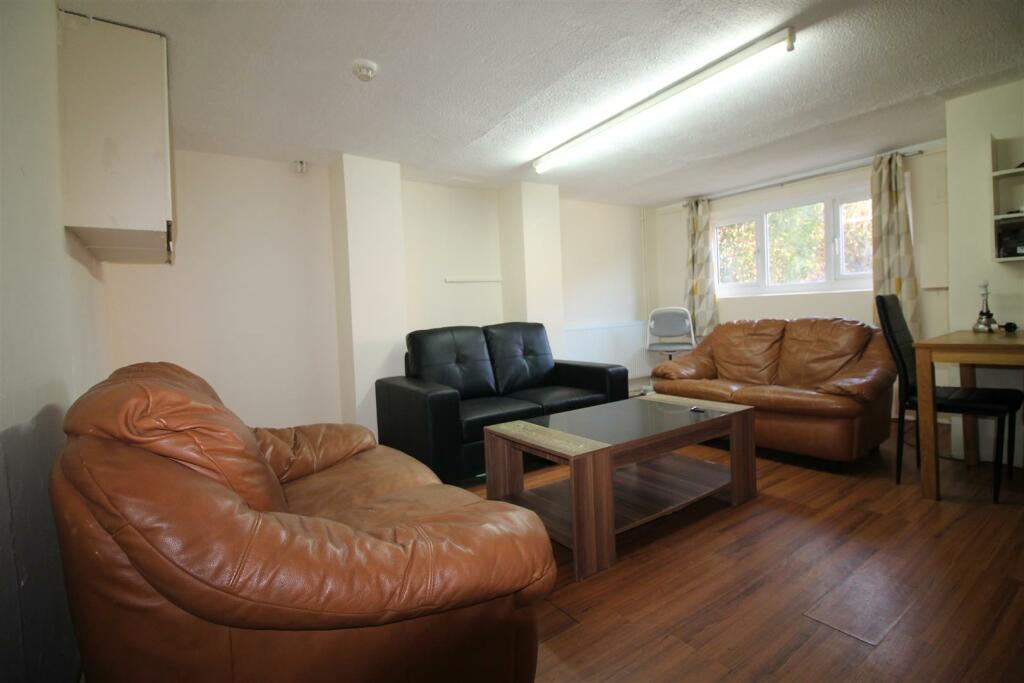 6 bed Detached for rent in Leeds. From Abode - Leeds