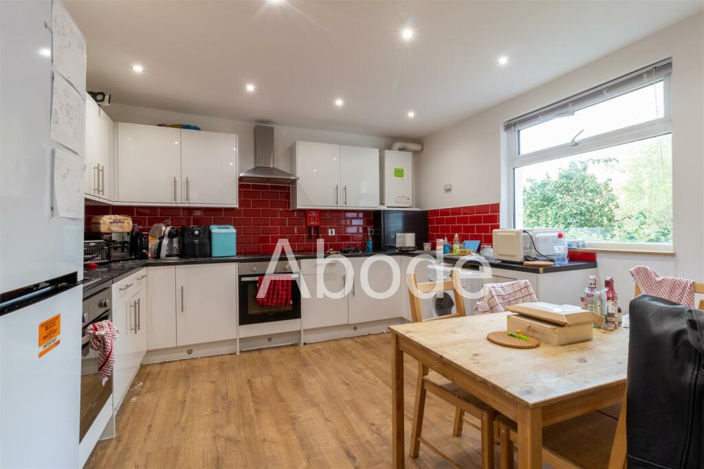 6 bed Detached for rent in Leeds. From Abode - Leeds 6 bed Detached for rent in Leeds. From Abode - Leeds