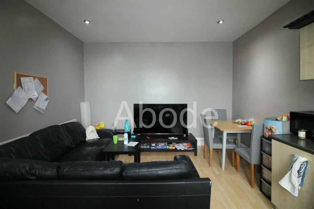 3 bed 1st Floor Flat for rent in Leeds. From Abode - Leeds