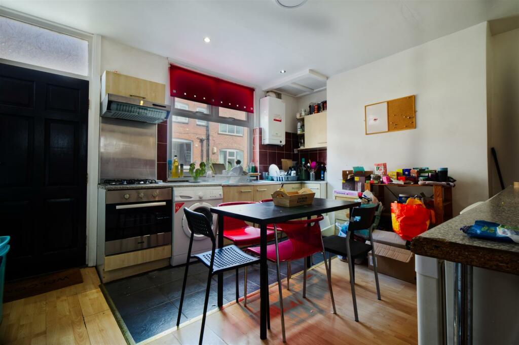 4 bed Detached for rent in Leeds. From Abode - Leeds 4 bed Detached for rent in Leeds. From Abode - Leeds