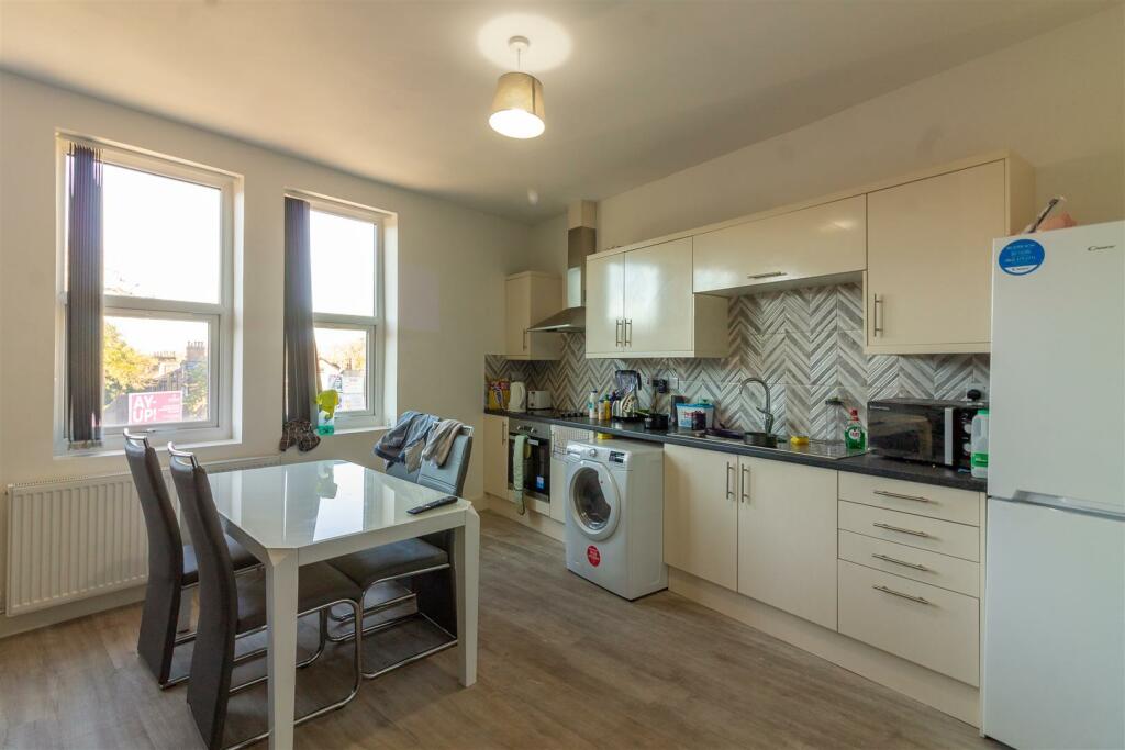 3 bed 1st Floor Flat for rent in Leeds. From Abode - Leeds