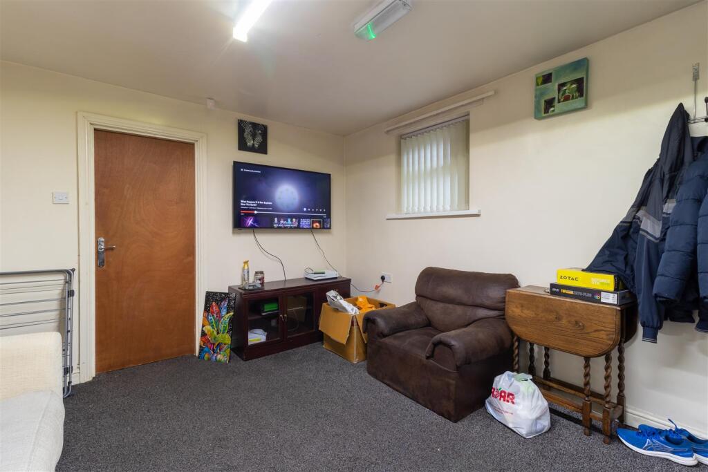 3 bed 1st Floor Flat for rent in Leeds. From Abode - Leeds