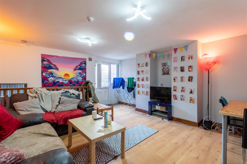 3 bed 1st Floor Flat for rent in Leeds. From Abode - Leeds