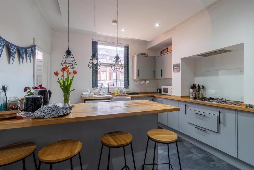 4 bed Detached for rent in Leeds. From Abode - Leeds 4 bed Detached for rent in Leeds. From Abode - Leeds