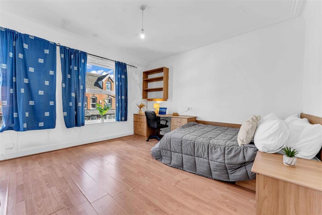 6 bed Detached for rent in Leeds. From Abode - Leeds 6 bed Detached for rent in Leeds. From Abode - Leeds