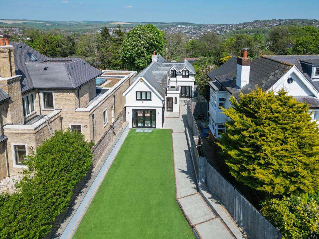 5 bed Detached for rent in Brighton and Hove. From Fine & Country - Hove 5 bed Detached for rent in Brighton and Hove. From Fine & Country - Hove