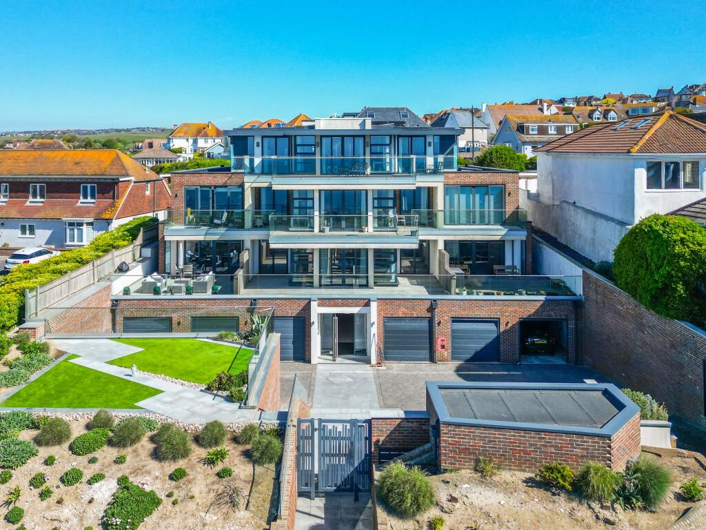 2 bed 1st Floor Flat for rent in Rottingdean. From Fine & Country - Hove