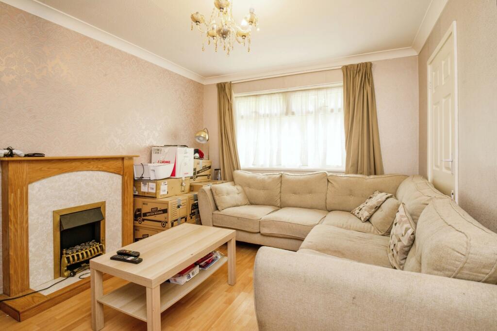 3 bed Mid Terraced House for rent in Cardiff. From Moginie James - Cyncoed 3 bed Mid Terraced House for rent in Cardiff. From Moginie James - Cyncoed