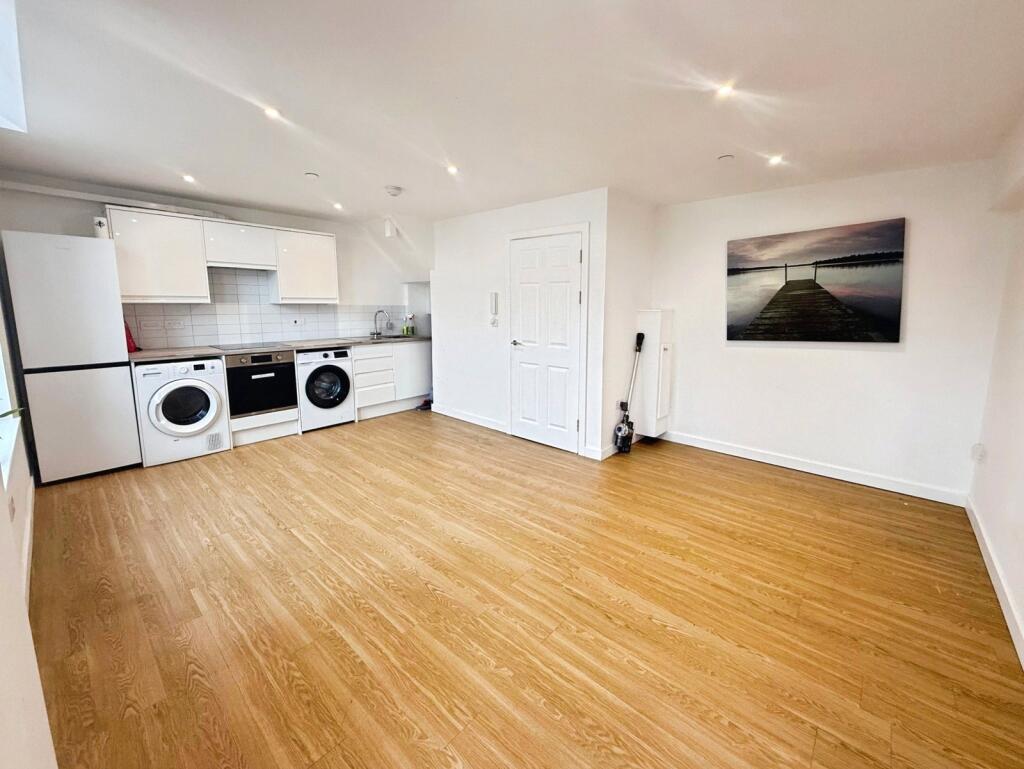 1 bed 1st Floor Flat for rent in Newport. From Moginie James - Cyncoed