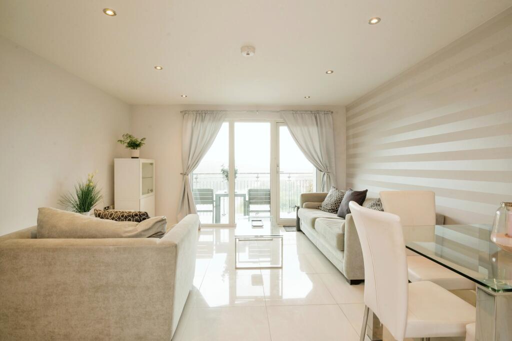 2 bed 1st Floor Flat for rent in Penarth. From Moginie James - Pontcanna