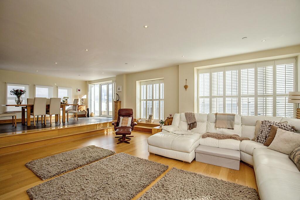 4 bed 1st Floor Flat for rent in Llanfihangel-y-pwll. From Moginie James - Pontcanna
