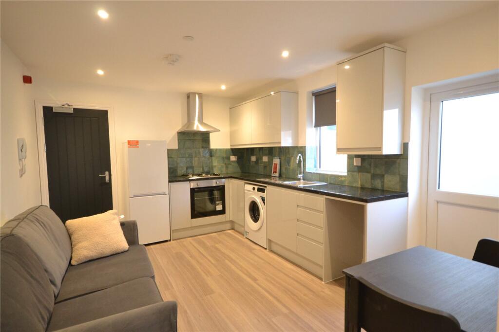 1 bed 1st Floor Flat for rent in Cardiff. From Moginie James - Roath